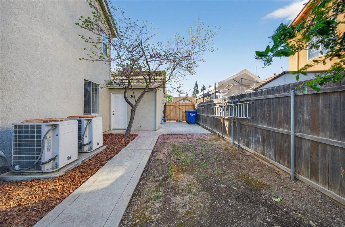 1942 E Desert Island Drive, Fresno, CA, 93730