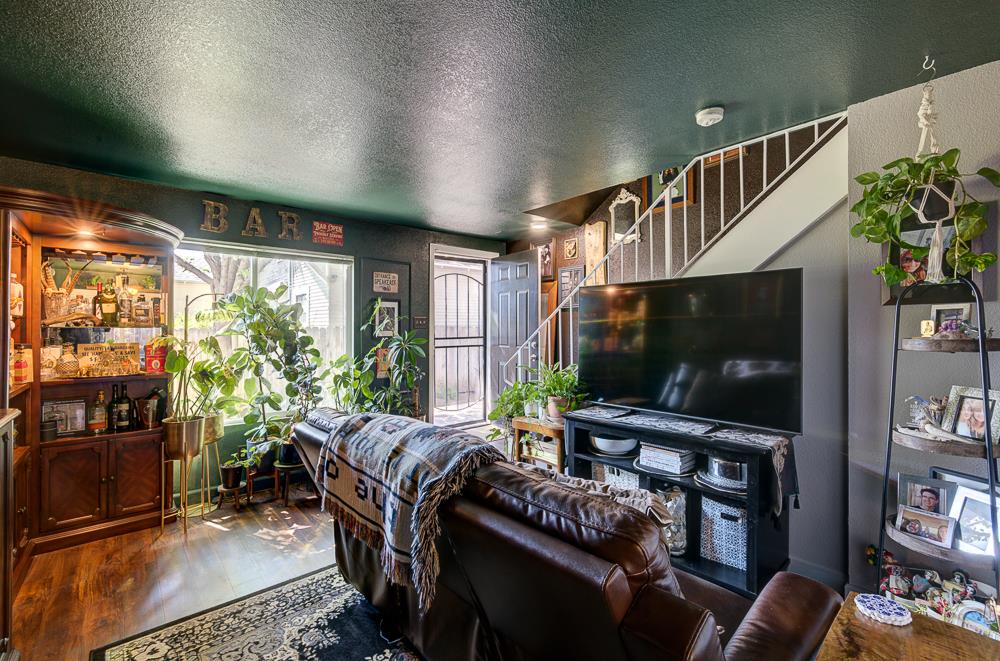 402 N Poplar Avenue, Fresno, CA, 93701