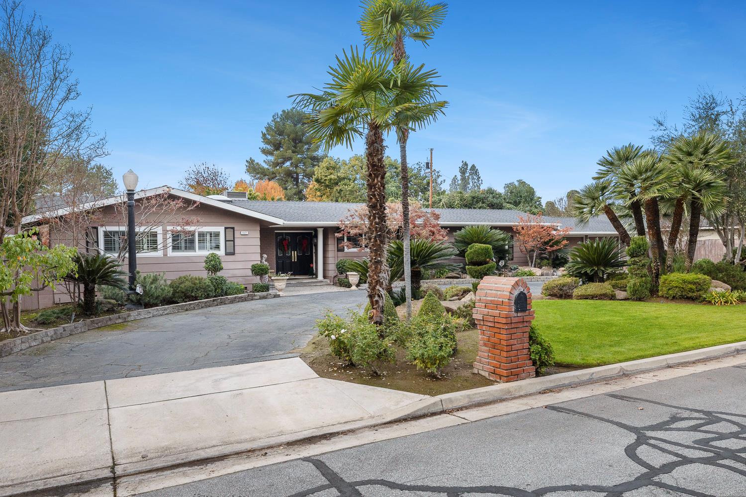 5627 N Kavanagh Avenue, Fresno, CA, 93711