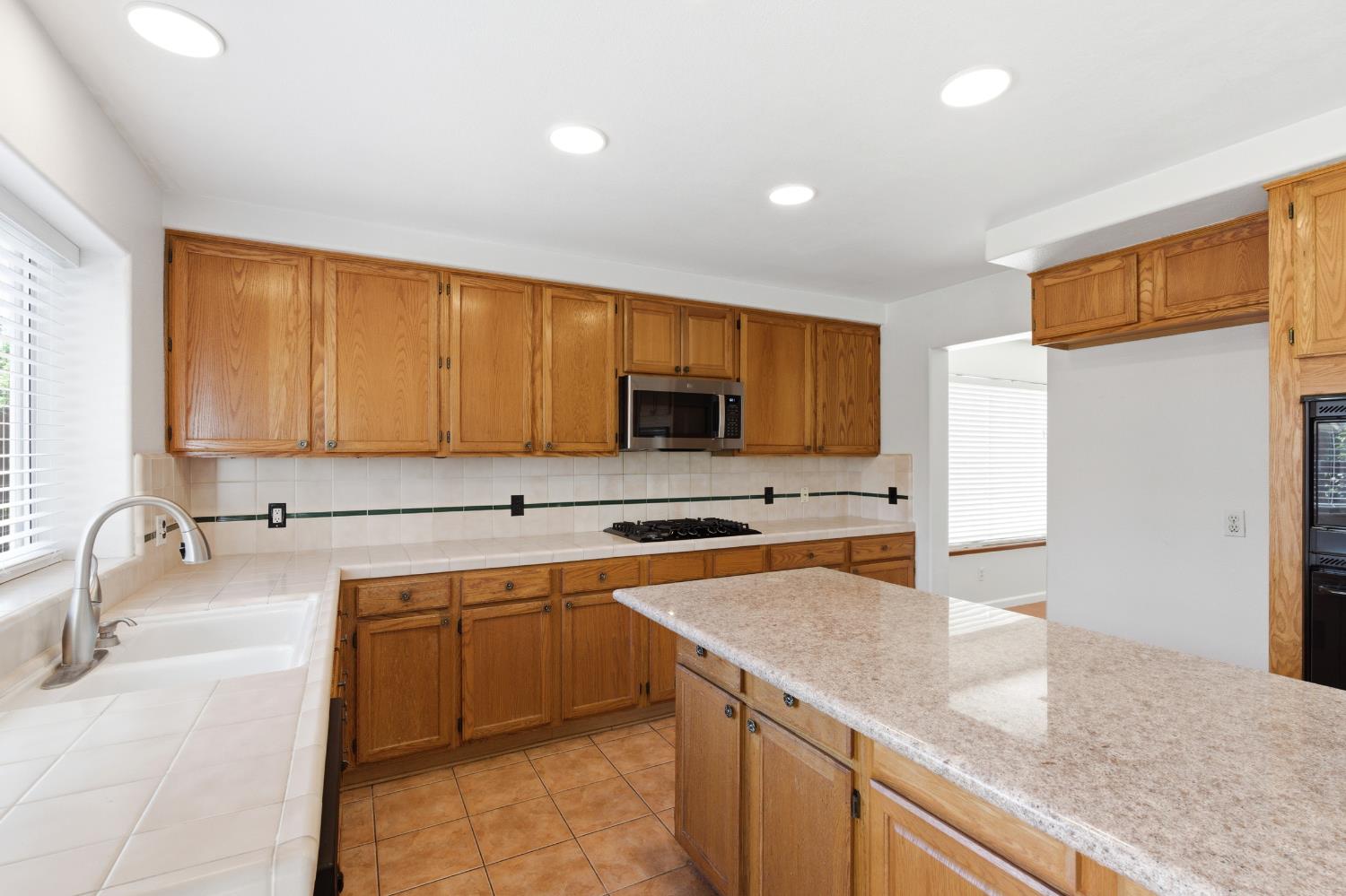 865 Mckelvy Avenue, Clovis, CA, 93611