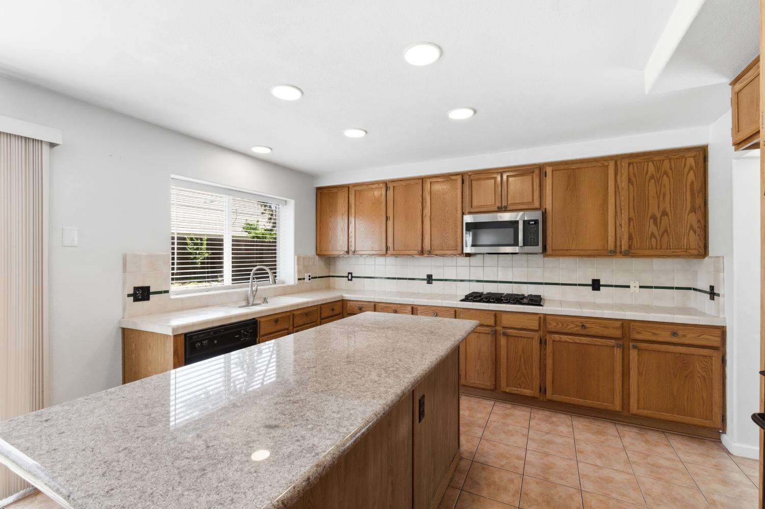 865 Mckelvy Avenue, Clovis, CA, 93611