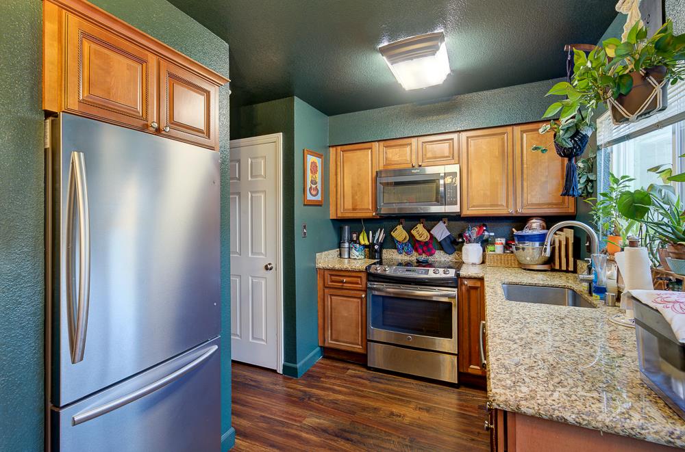 402 N Poplar Avenue, Fresno, CA, 93701