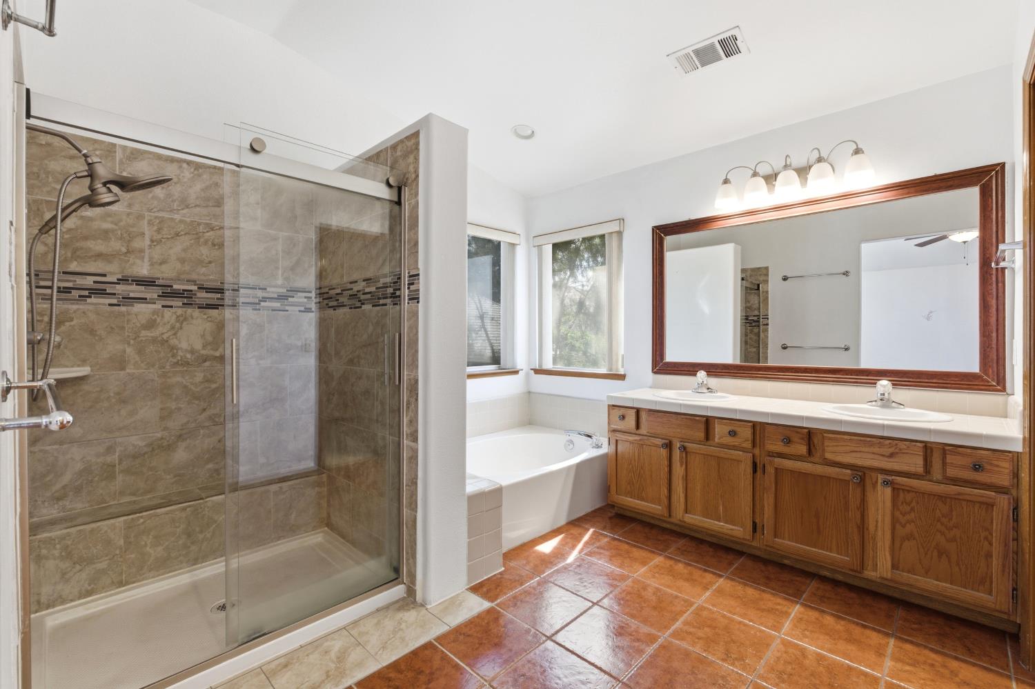 865 Mckelvy Avenue, Clovis, CA, 93611