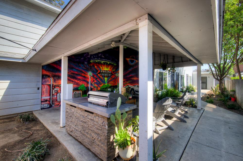 402 N Poplar Avenue, Fresno, CA, 93701