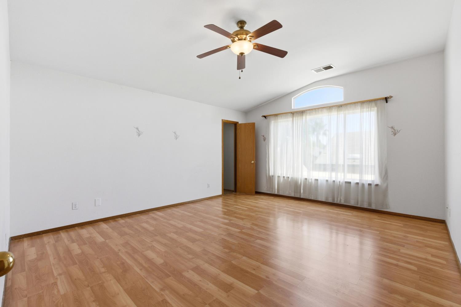 865 Mckelvy Avenue, Clovis, CA, 93611