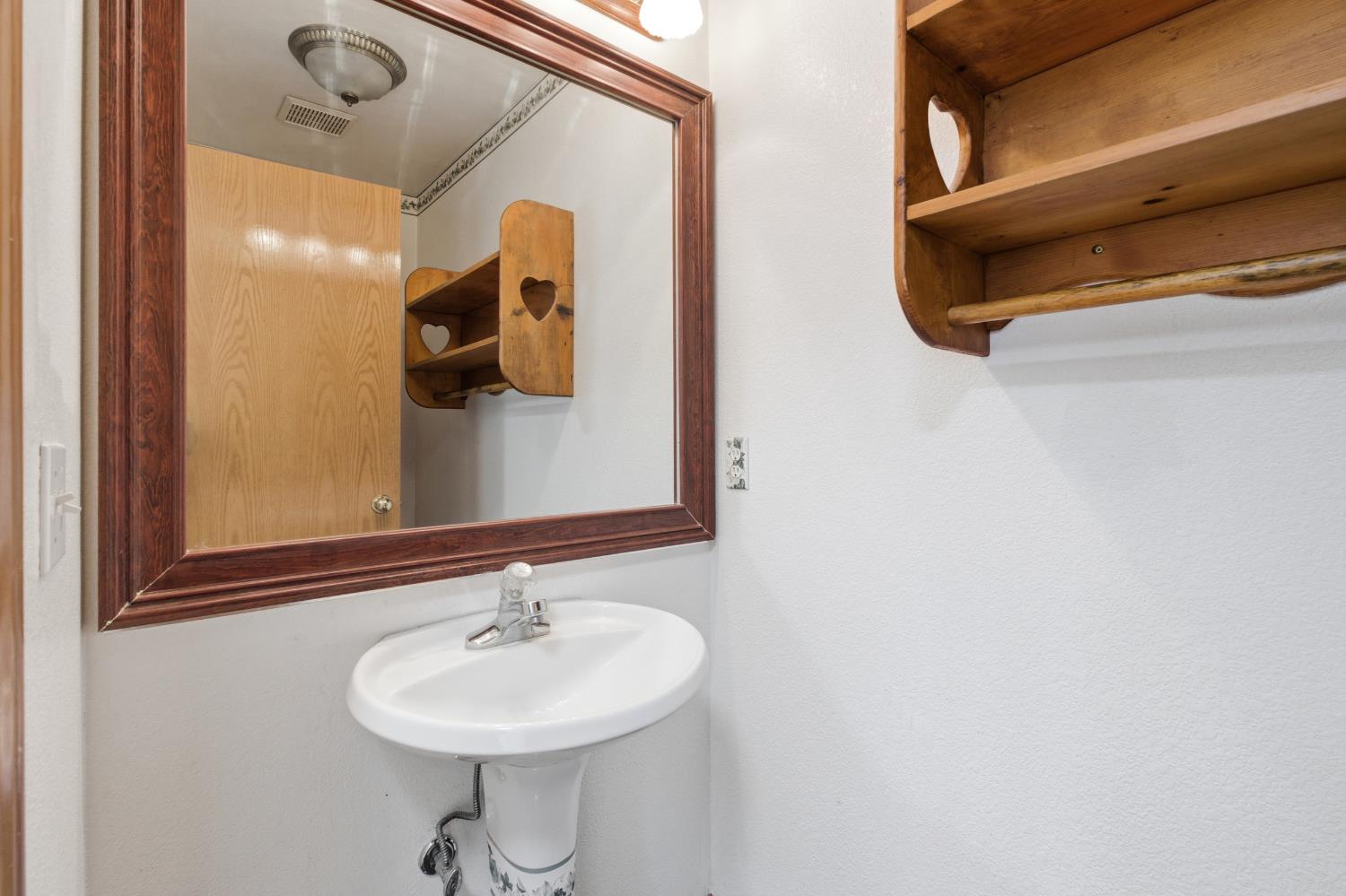 865 Mckelvy Avenue, Clovis, CA, 93611
