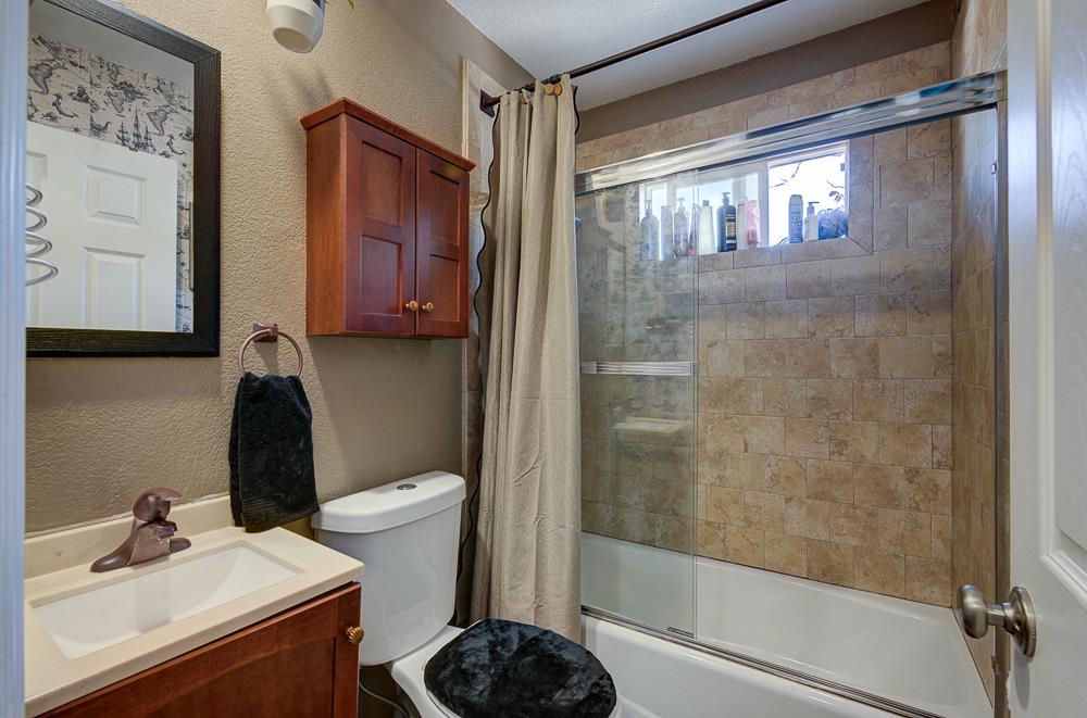 402 N Poplar Avenue, Fresno, CA, 93701