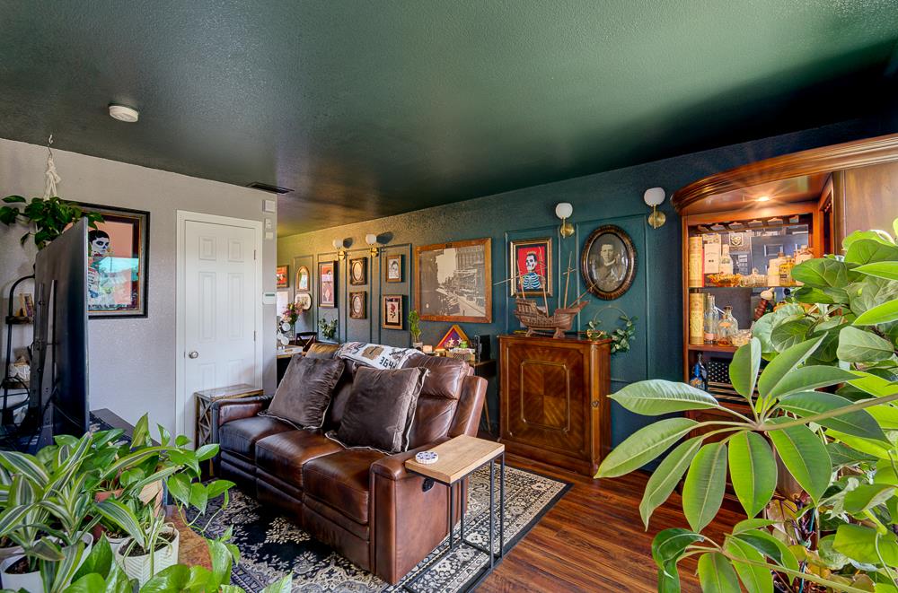 402 N Poplar Avenue, Fresno, CA, 93701