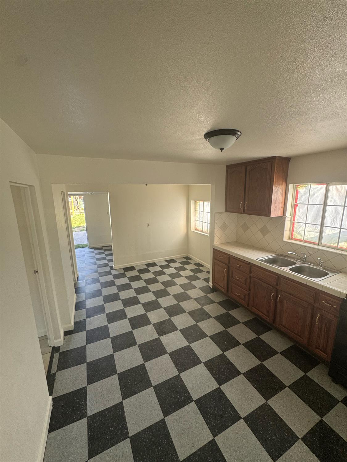 623 S Whitney Avenue, Fresno, CA, 93702