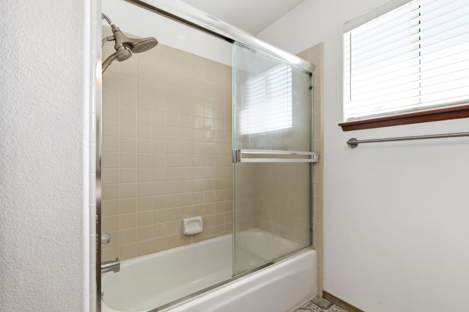 865 Mckelvy Avenue, Clovis, CA, 93611