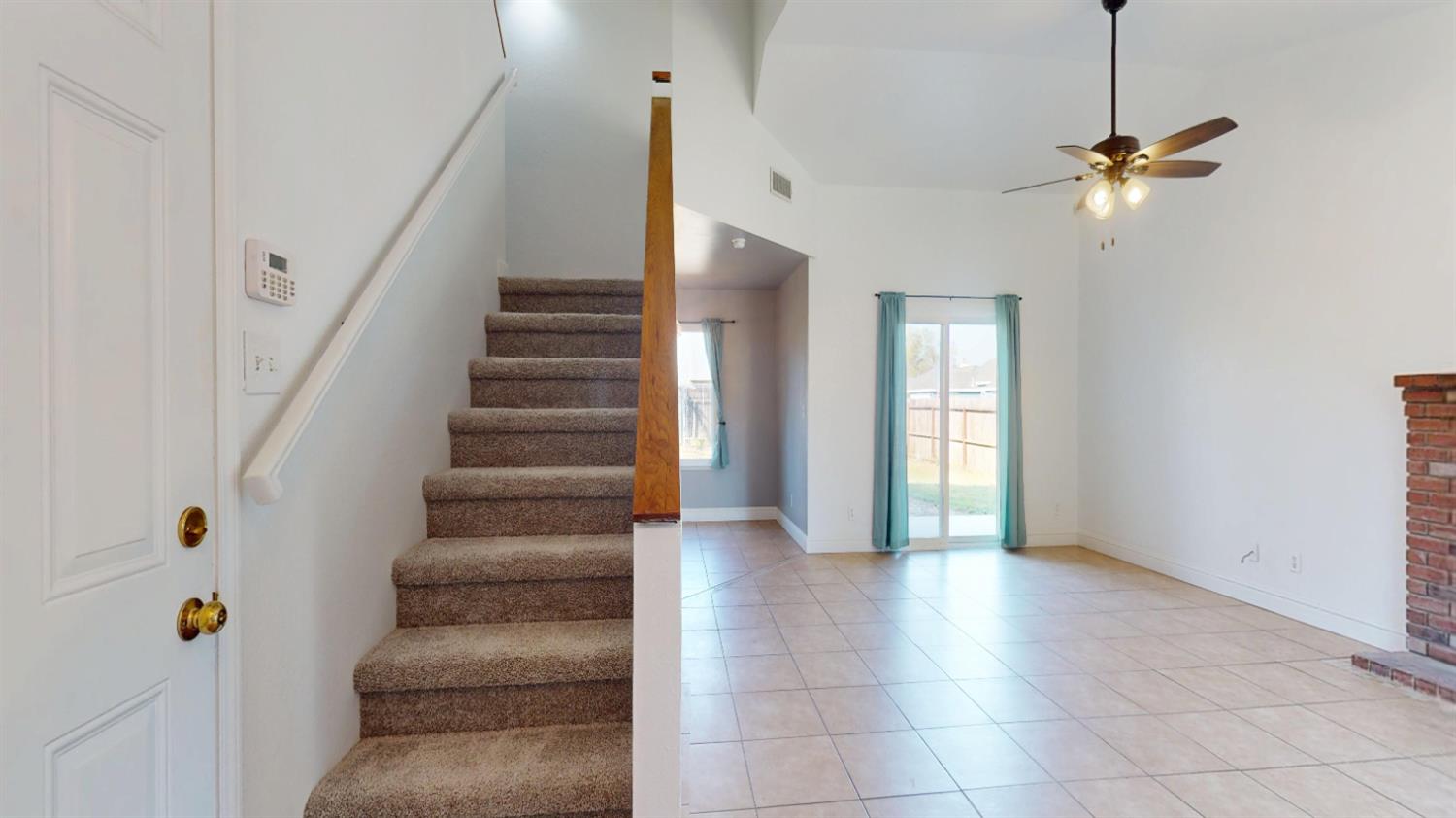 Single Family in Fresno - photo 3