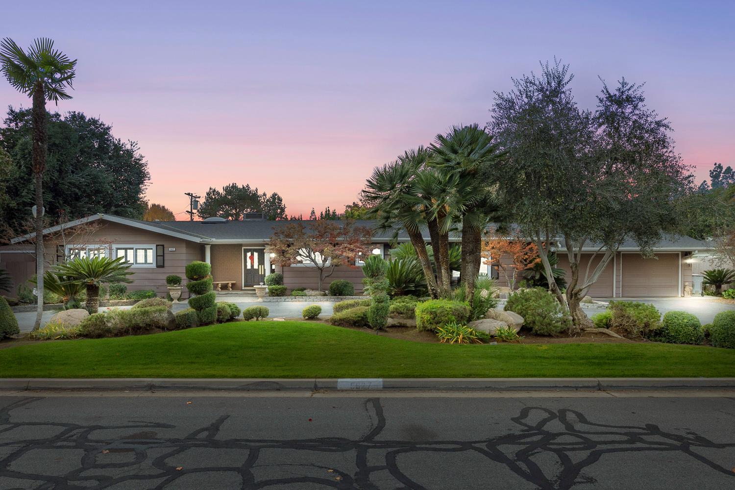 2952 25th Avenue, Kingsburg, CA, 93631