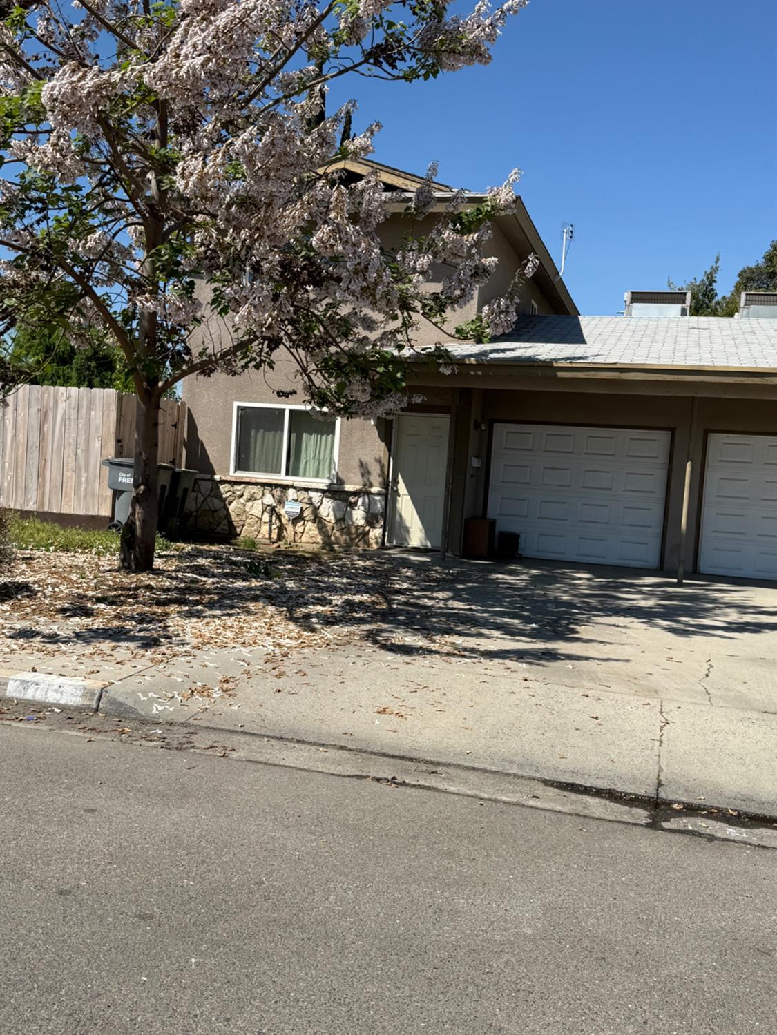 Duplex in Fresno - photo 3