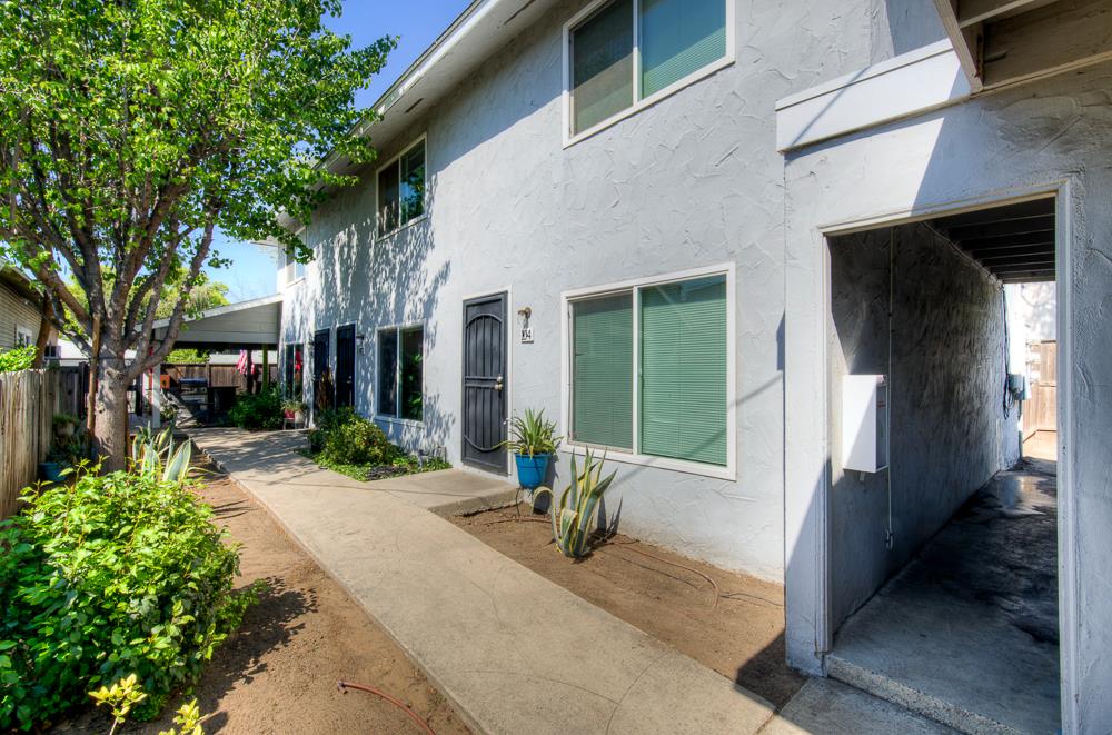 402 N Poplar Avenue, Fresno, CA, 93701