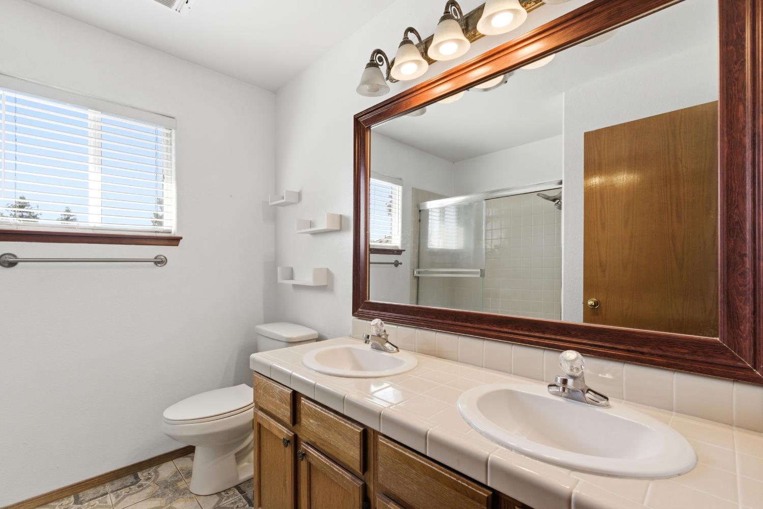 865 Mckelvy Avenue, Clovis, CA, 93611