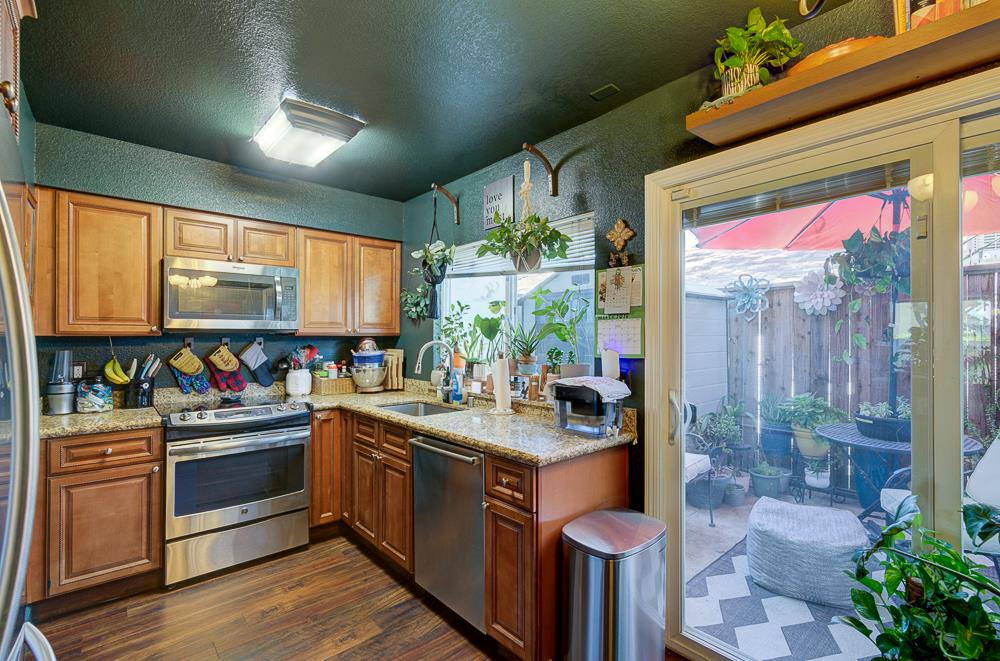 402 N Poplar Avenue, Fresno, CA, 93701