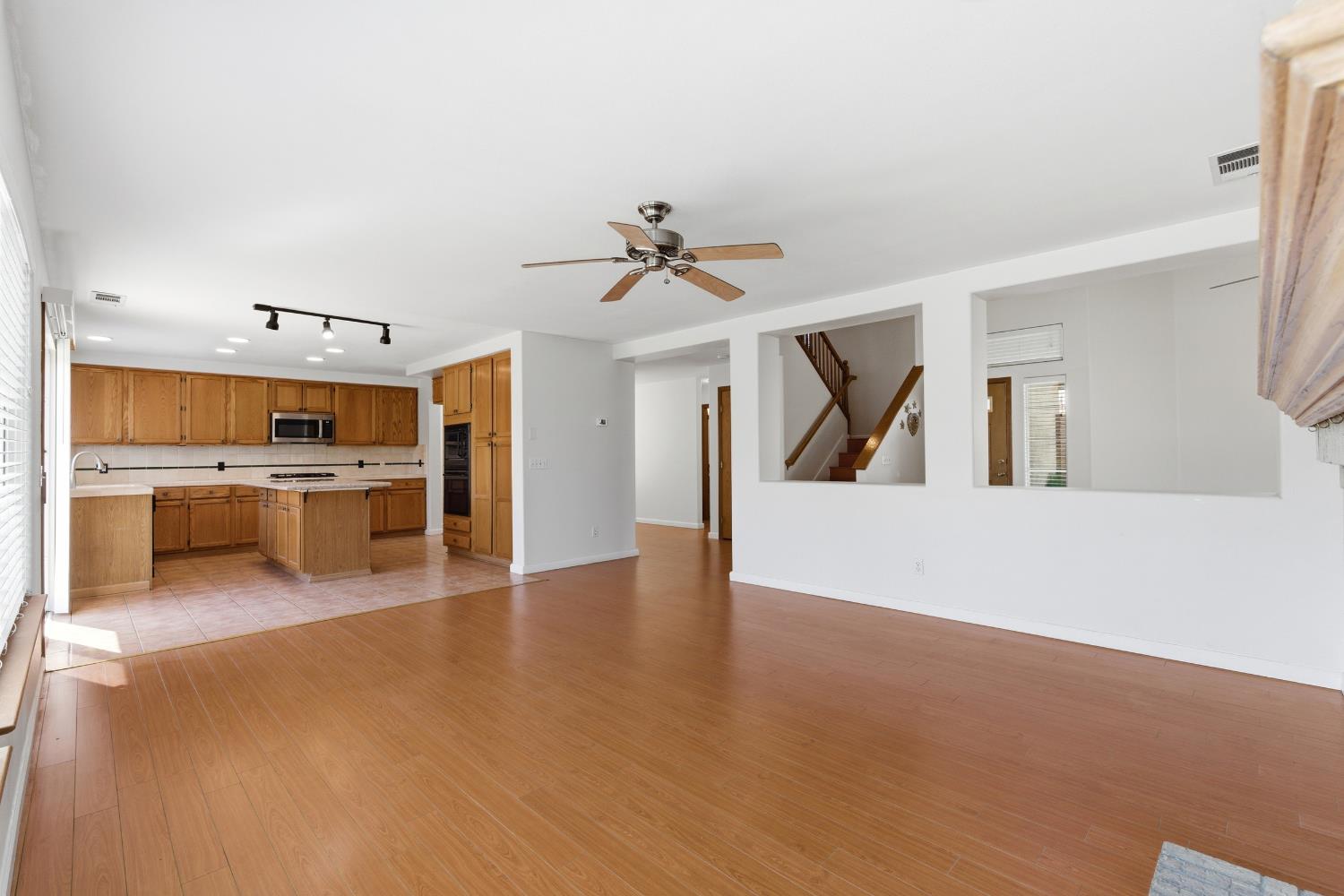 865 Mckelvy Avenue, Clovis, CA, 93611