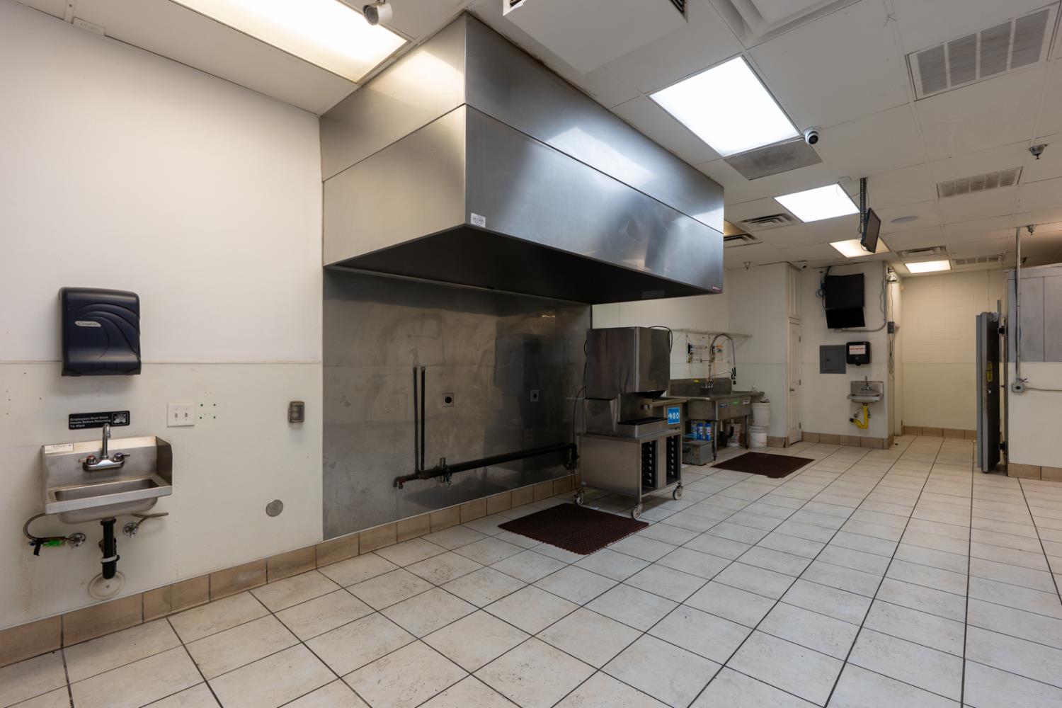 3111 N Maroa Avenue, Fresno, CA, 93704