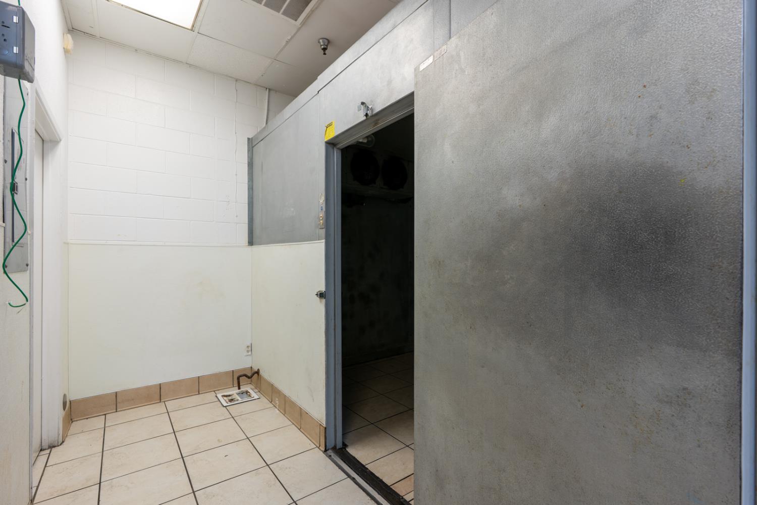 3111 N Maroa Avenue, Fresno, CA, 93704