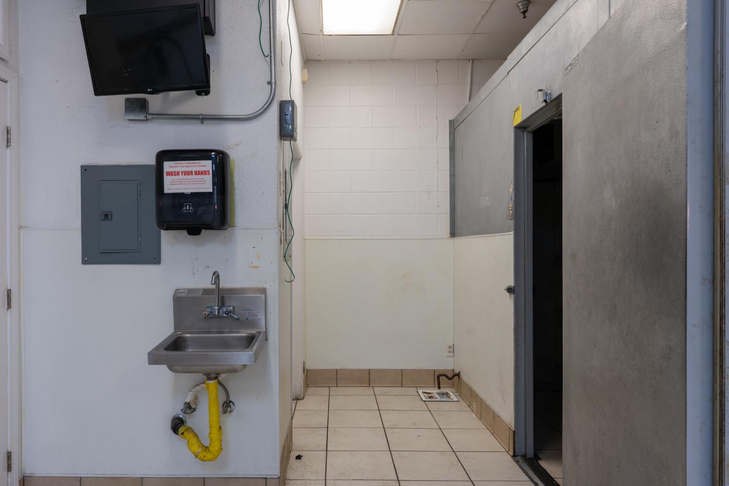 3111 N Maroa Avenue, Fresno, CA, 93704