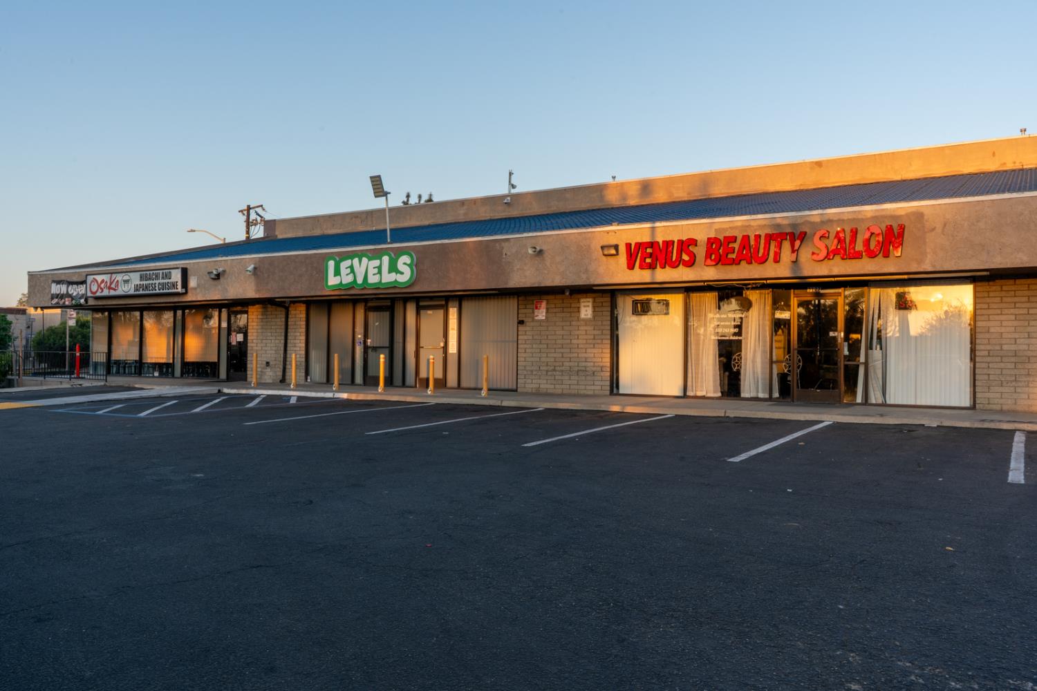 3111 N Maroa Avenue, Fresno, CA, 93704