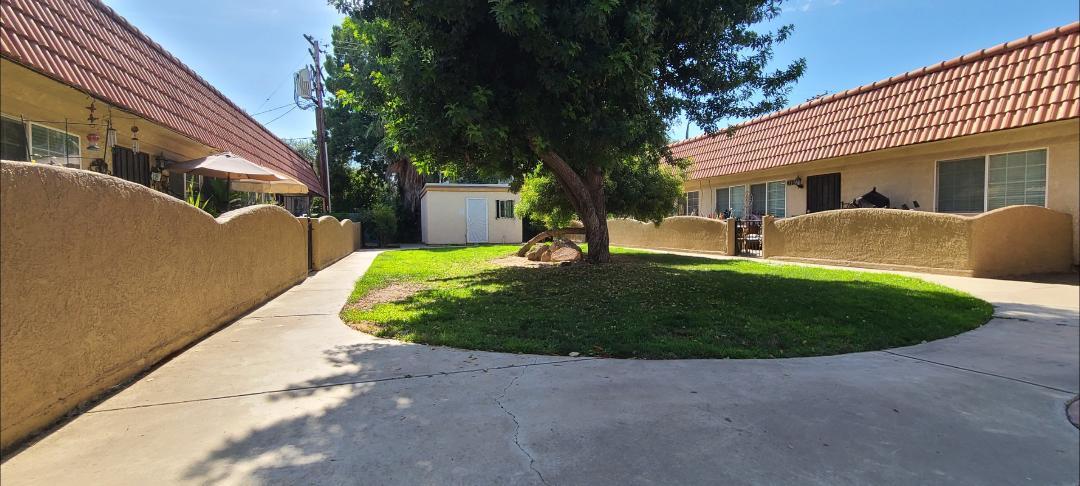 Condo in Fresno - photo 2
