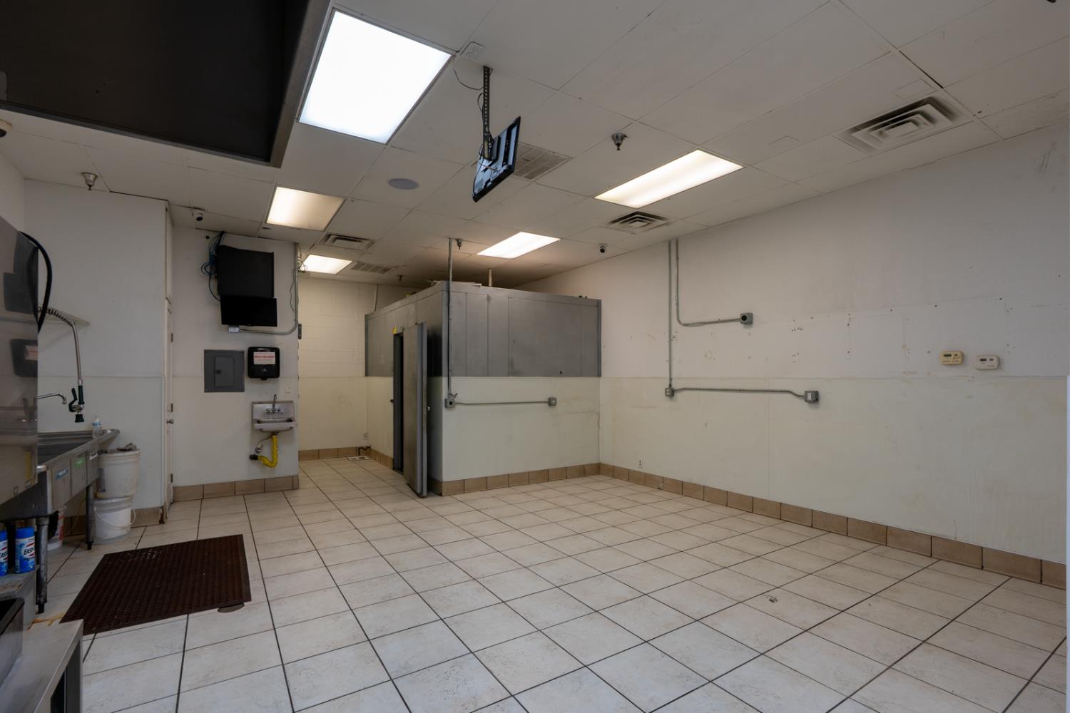 3111 N Maroa Avenue, Fresno, CA, 93704