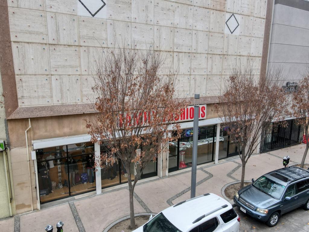 Commercial in Fresno - photo 3