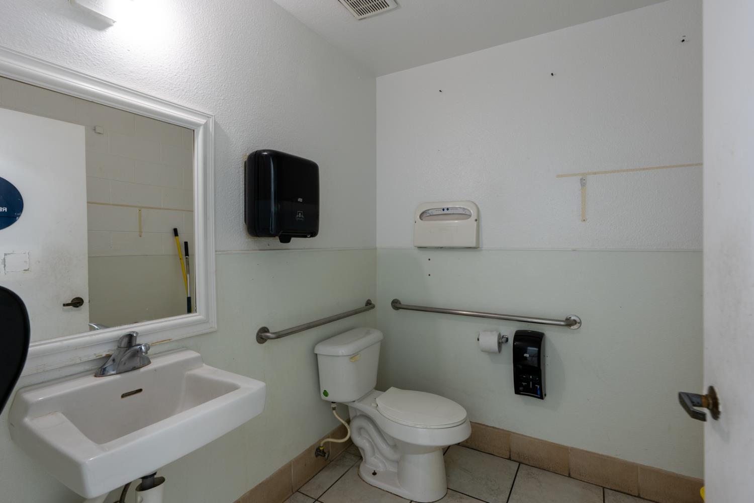 3111 N Maroa Avenue, Fresno, CA, 93704