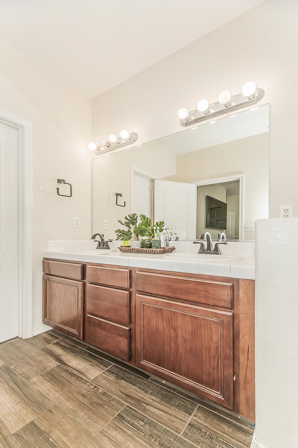 717 W Tivoli Lane, Clovis, CA, 93611