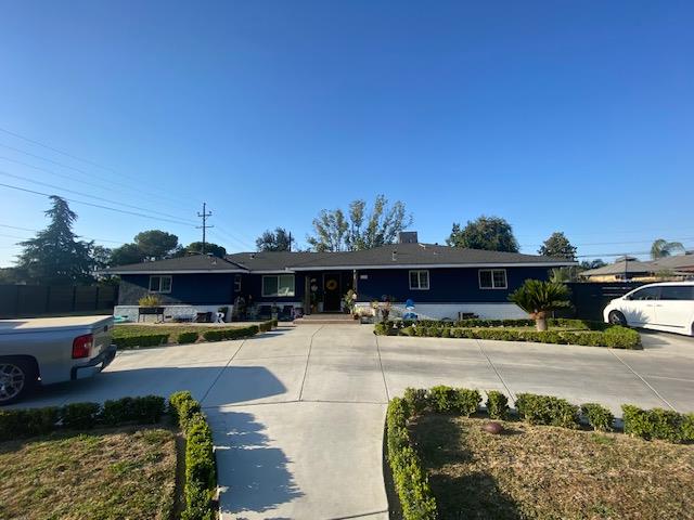 Single Family in Fresno - photo 2