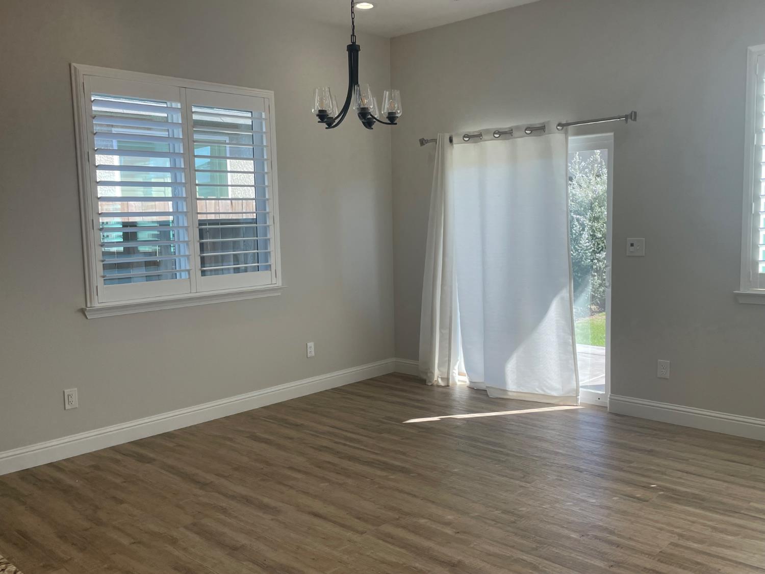 104 N Koleen Ave, Kerman, CA, 93630