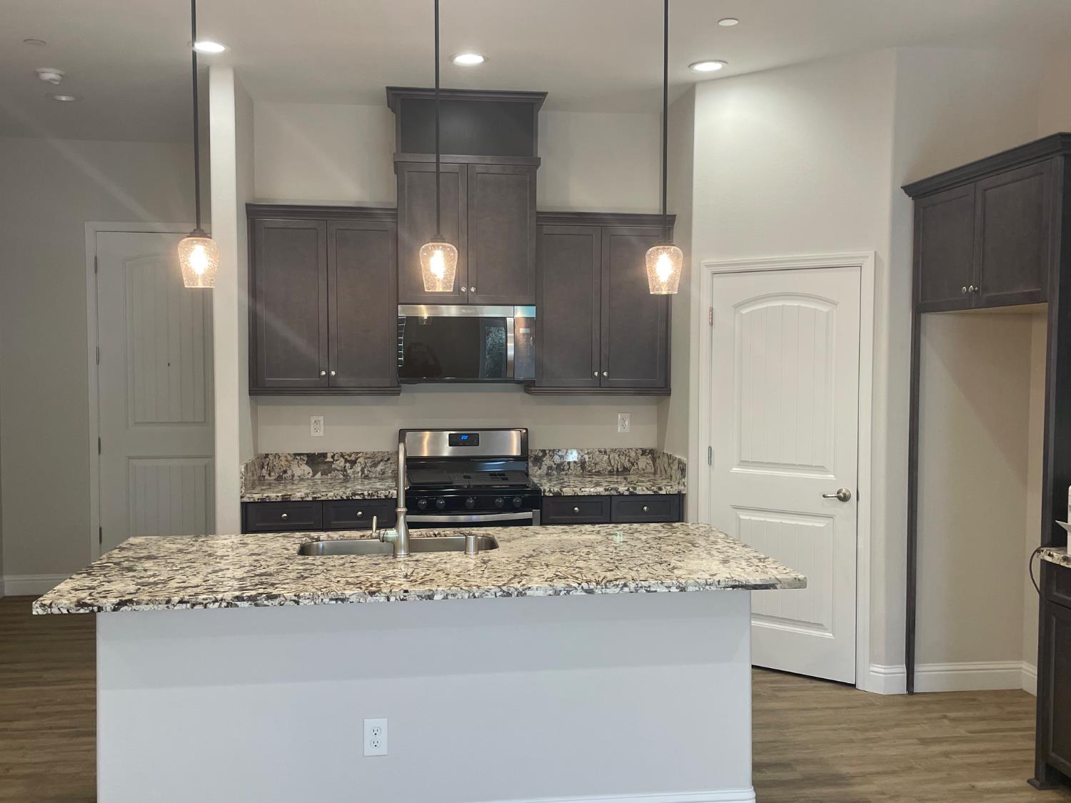 104 N Koleen Ave, Kerman, CA, 93630