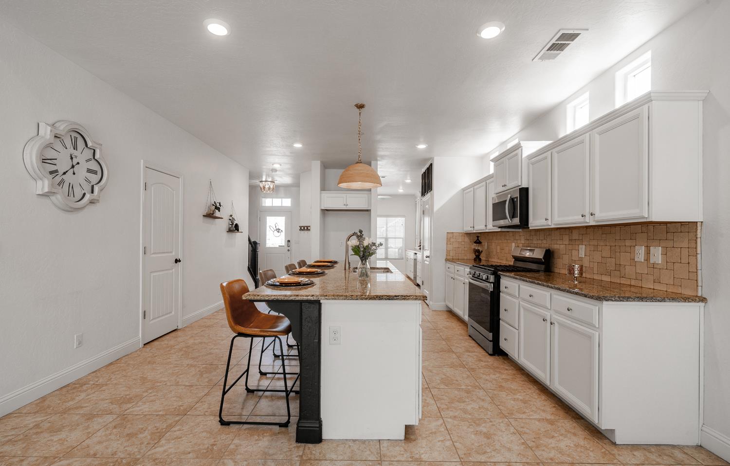 2027 W Babcock Avenue, Visalia, CA, 93291