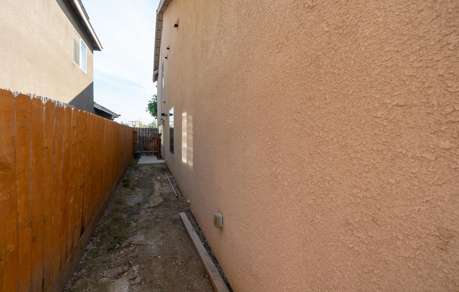 2027 W Babcock Avenue, Visalia, CA, 93291