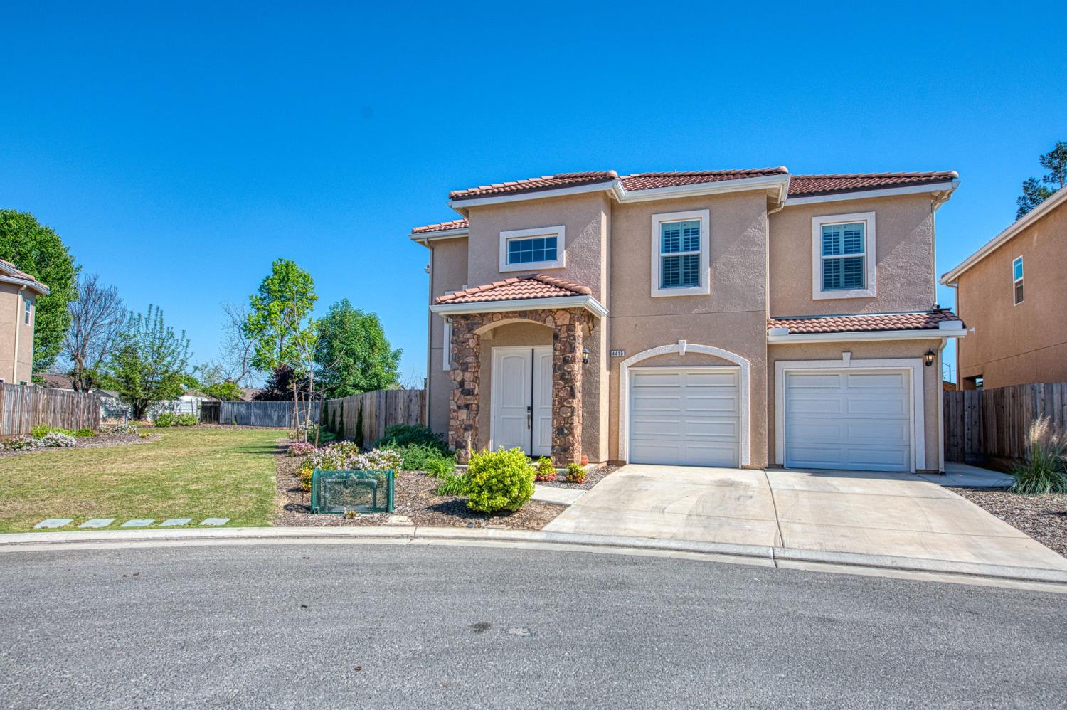 Single Family in Fresno - photo 2