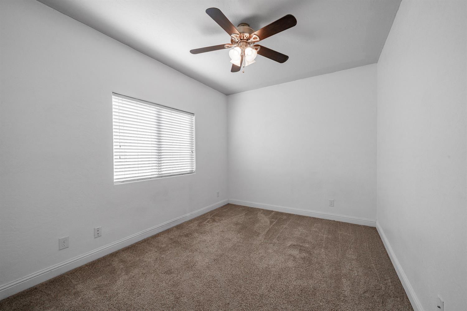 2027 W Babcock Avenue, Visalia, CA, 93291