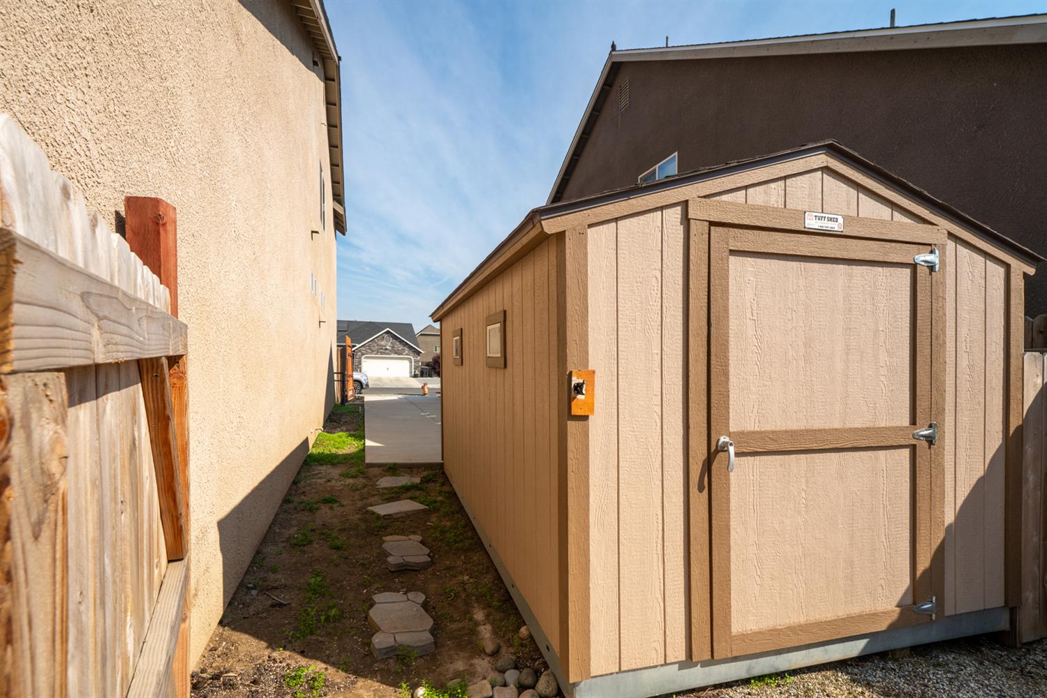 2027 W Babcock Avenue, Visalia, CA, 93291