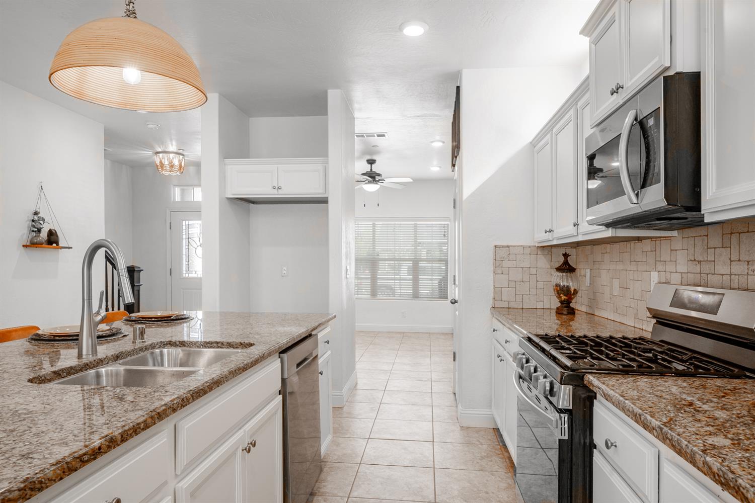 2027 W Babcock Avenue, Visalia, CA, 93291