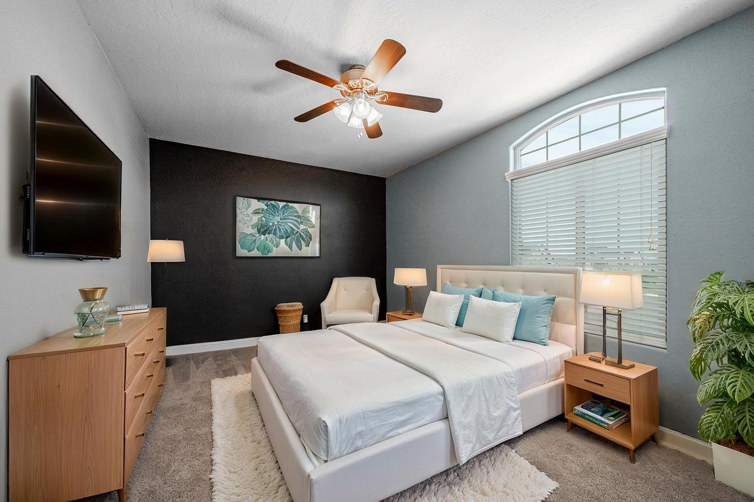 2027 W Babcock Avenue, Visalia, CA, 93291