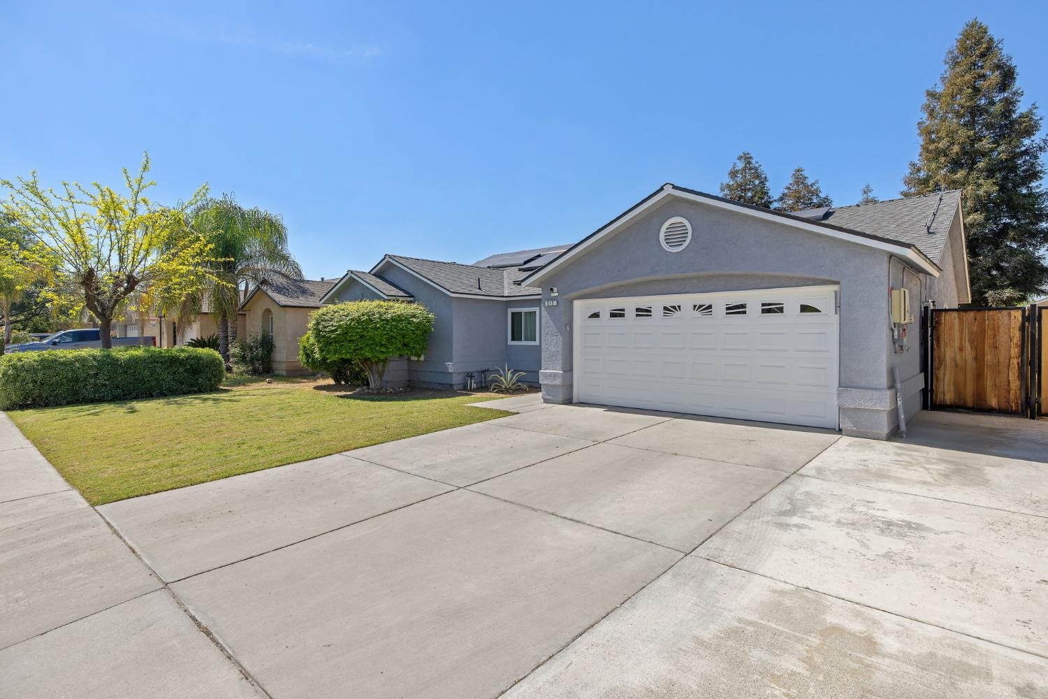 Single Family in Sanger - photo 2
