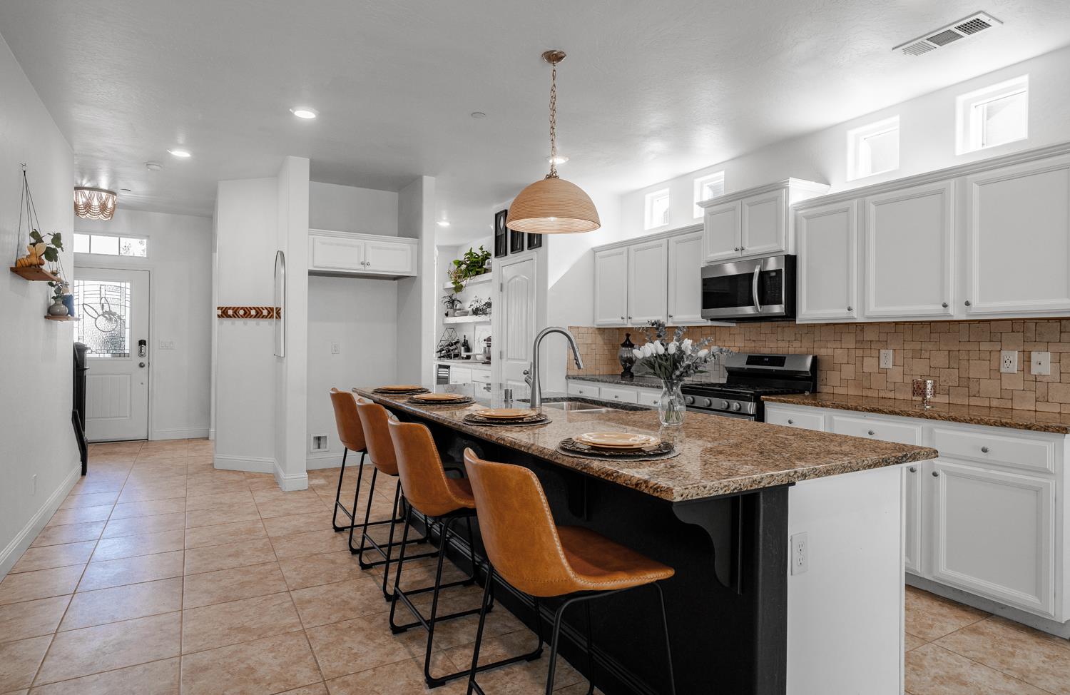 2027 W Babcock Avenue, Visalia, CA, 93291