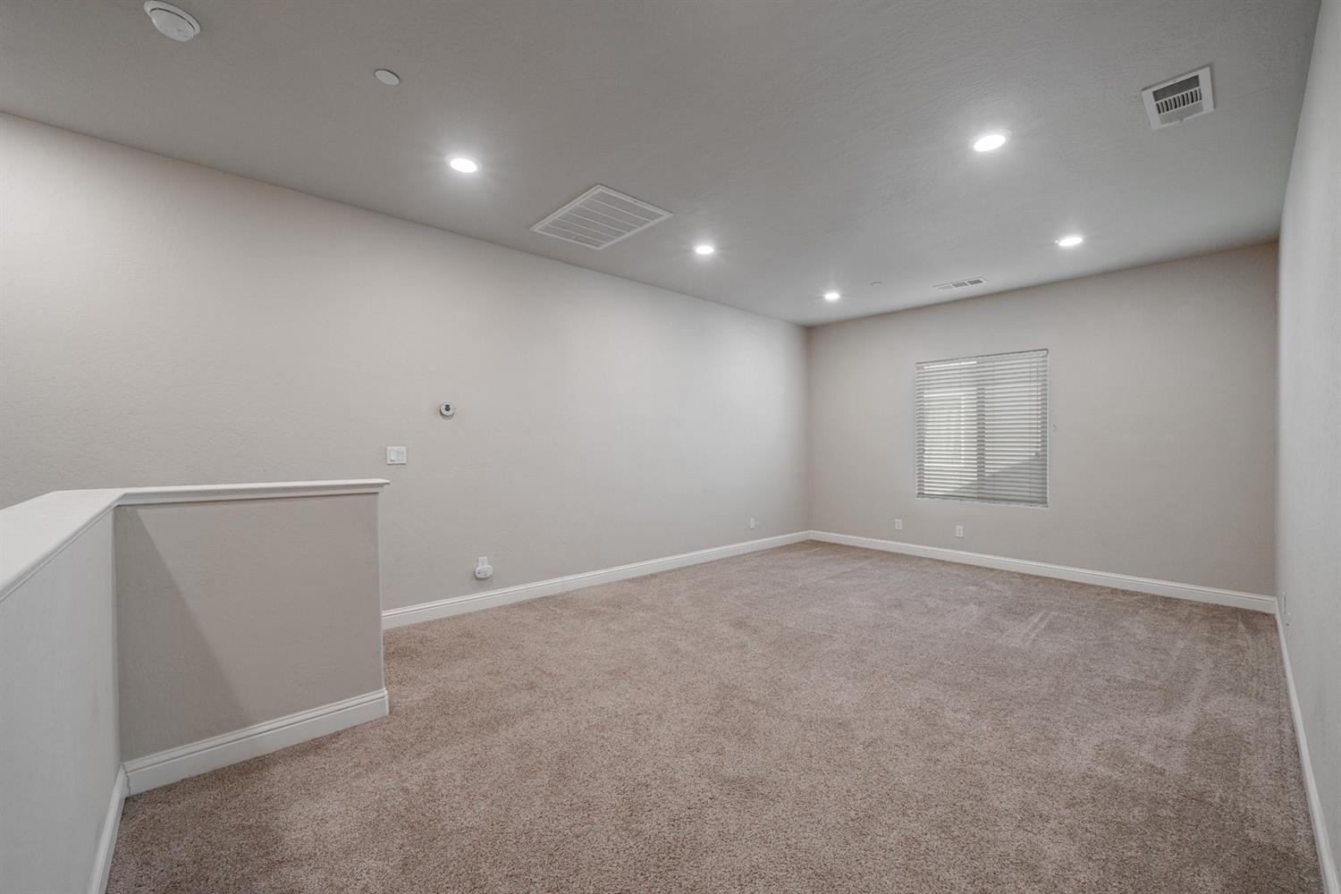 2027 W Babcock Avenue, Visalia, CA, 93291