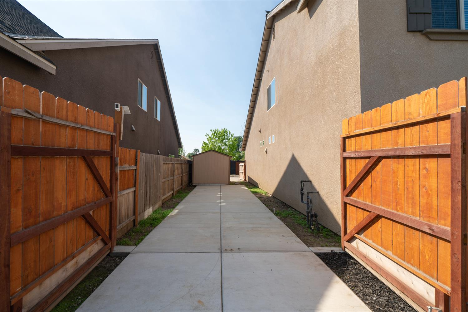 2027 W Babcock Avenue, Visalia, CA, 93291