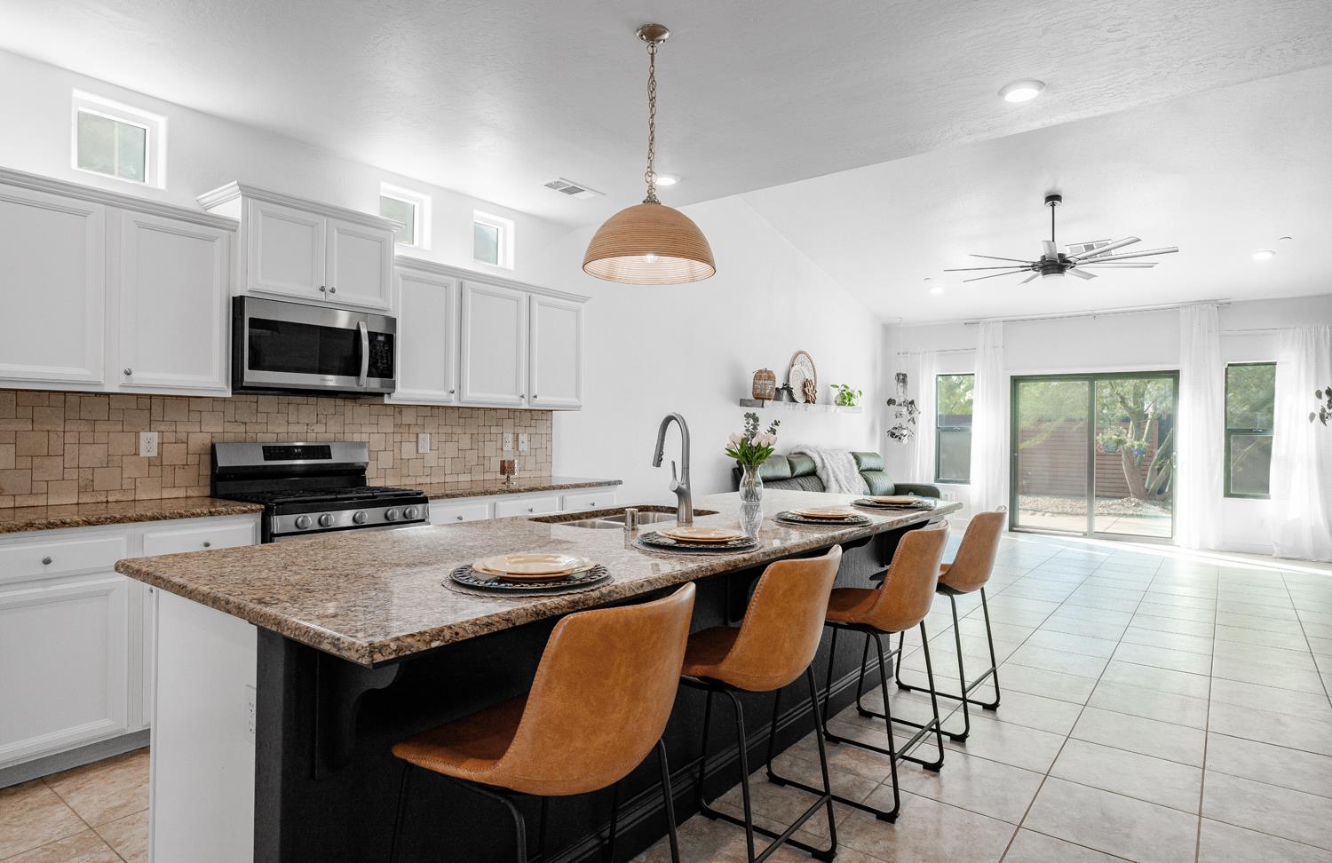 2027 W Babcock Avenue, Visalia, CA, 93291