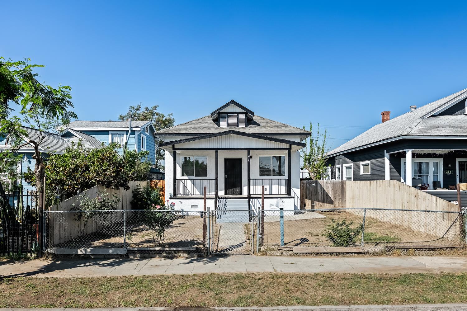 Single Family in Fresno - photo 2