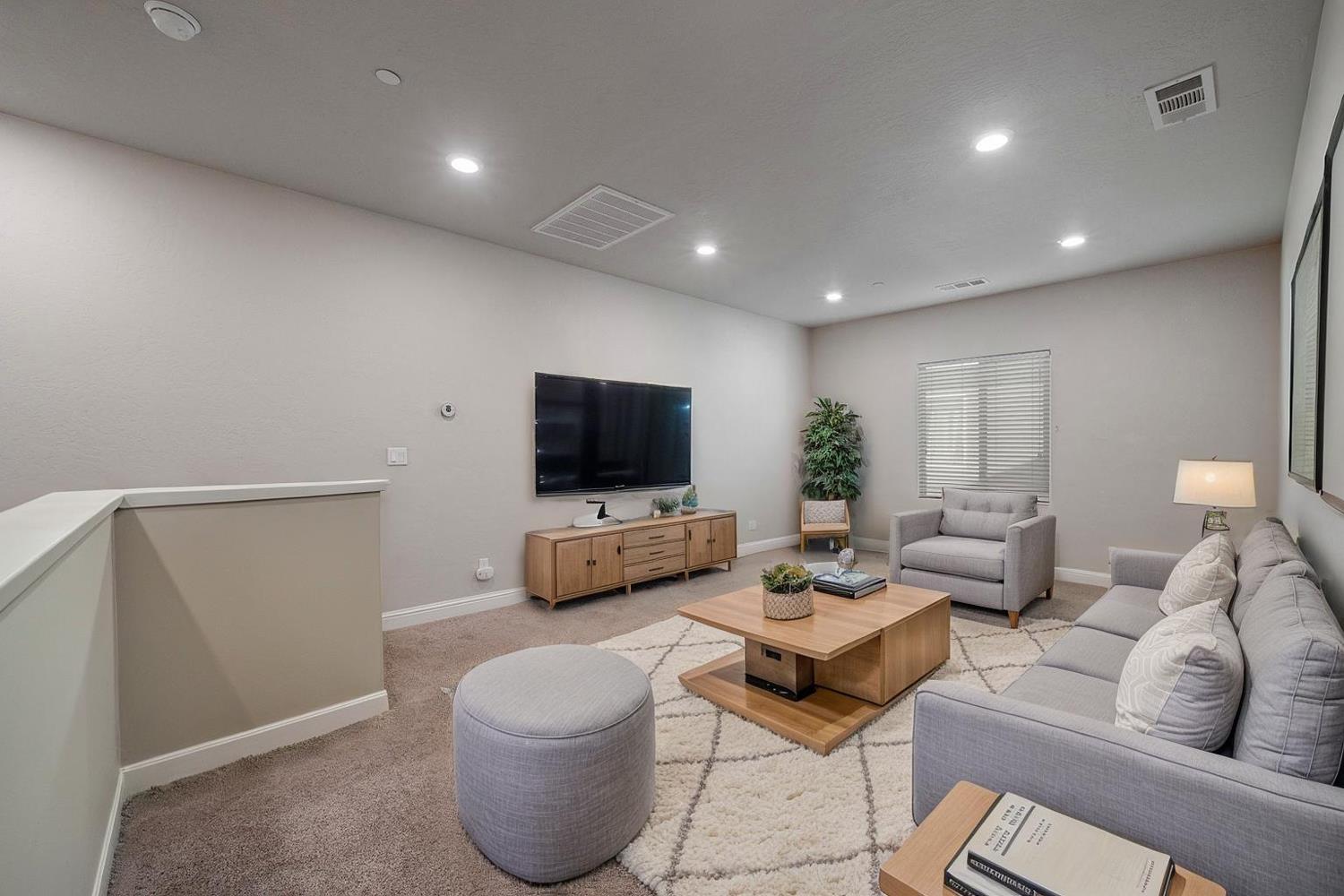 2027 W Babcock Avenue, Visalia, CA, 93291