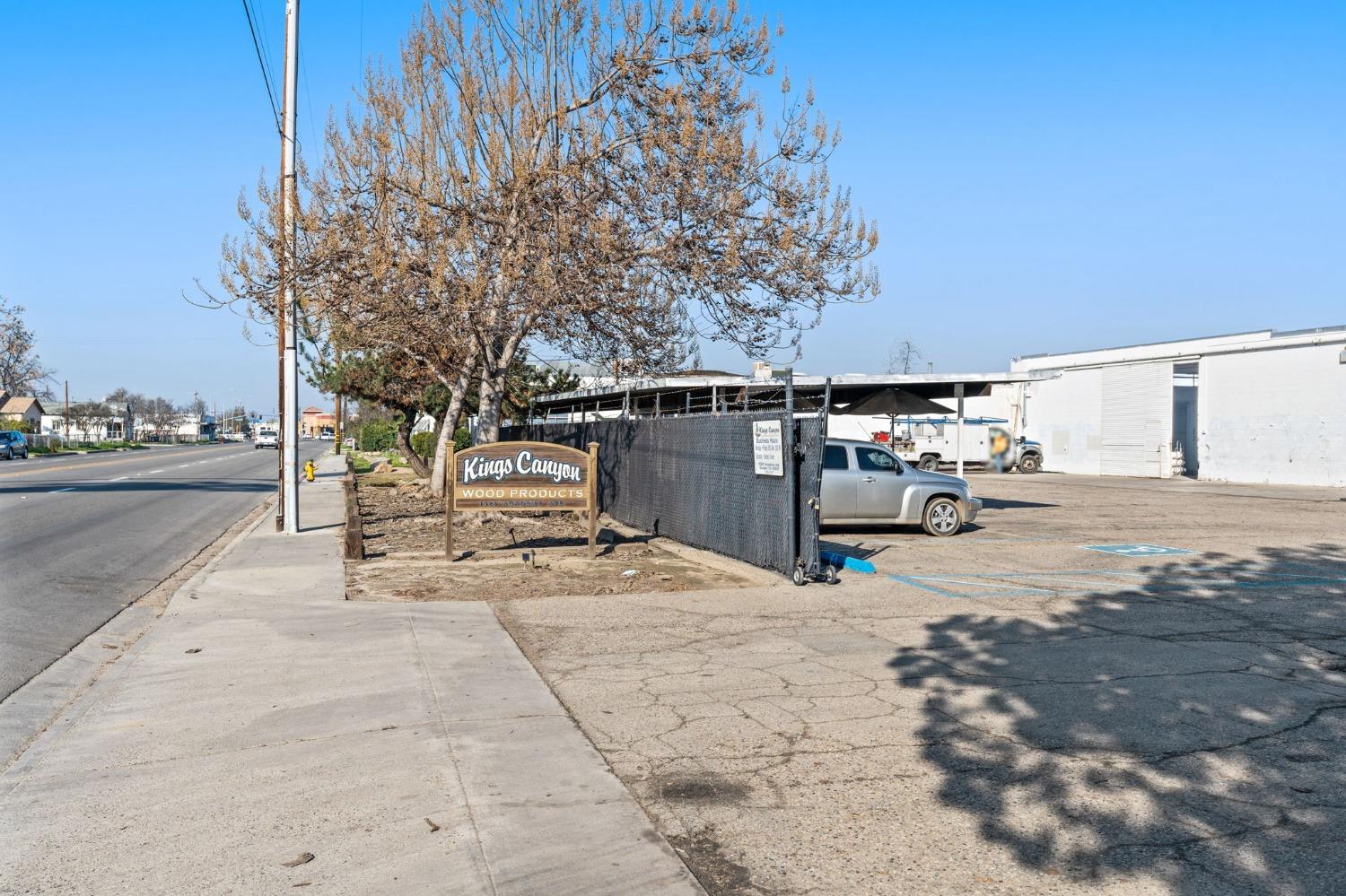 Commercial in Sanger - photo 2