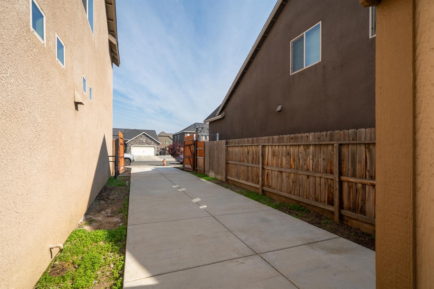 2027 W Babcock Avenue, Visalia, CA, 93291