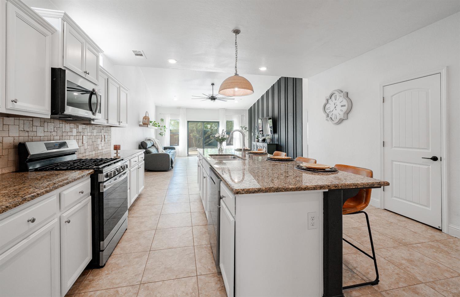 2027 W Babcock Avenue, Visalia, CA, 93291